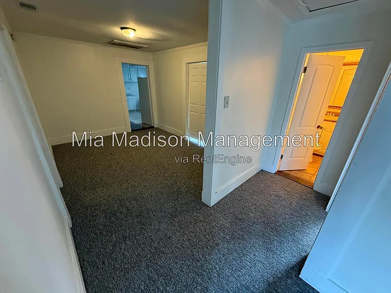 211 W 59th St #A — Photo 25