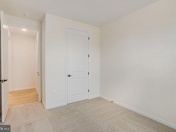 5th image of 502 Aster Ln