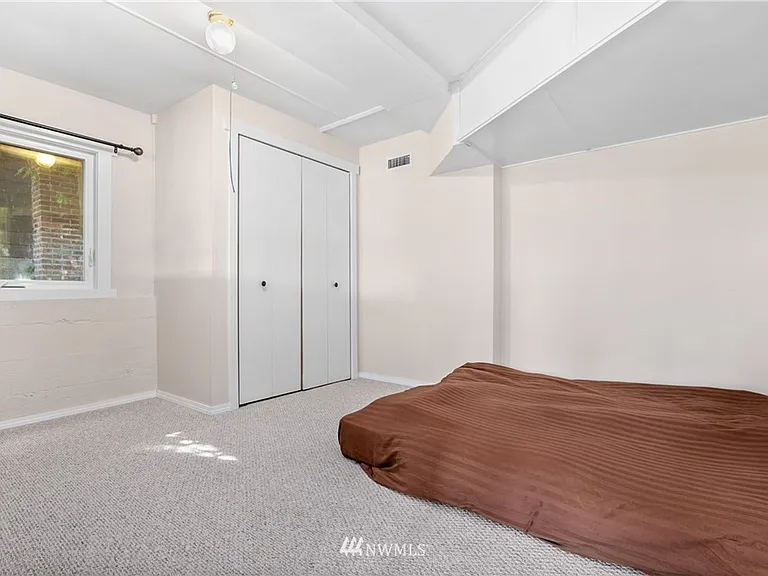 2428 Boyer Ave E — Photo 22