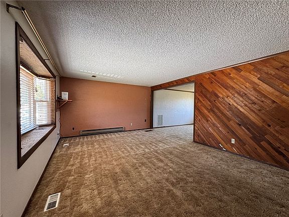 5th image of 909 Olive Dr