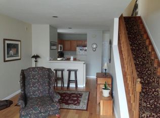 28 Cobblestone Dr, Groton, CT 06340