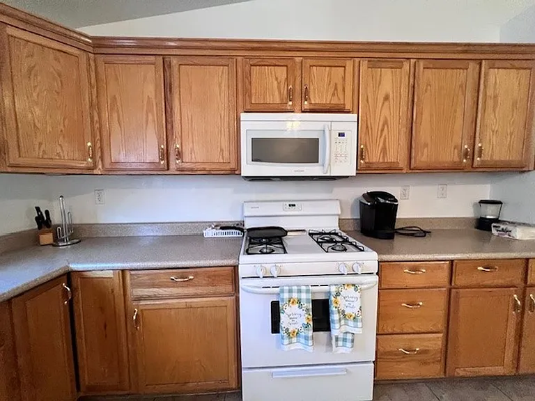 335 Riverwood Ln — Photo 9