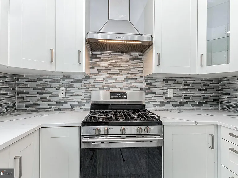 13905 Parkland Dr — Photo 15