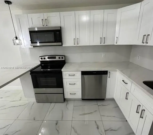 1106 NE 5th Ave #4 — Photo 3