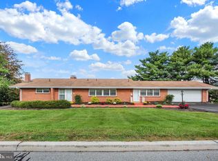 41 Hillcrest Dr, Hanover, PA 17331