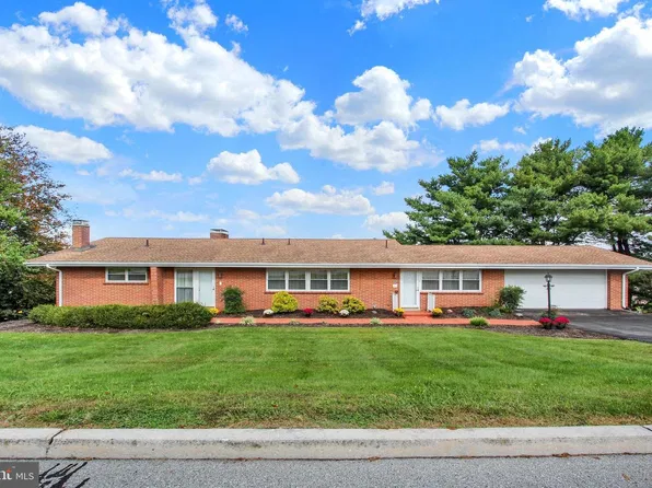 41 Hillcrest Dr, Hanover, PA 17331