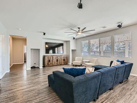 4th image of 3925 Champagne Wood Dr