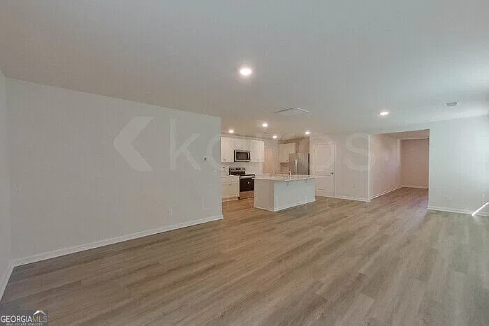5 bed, 3.0 bath, 2361 sqft, $2,445 — Photo 3