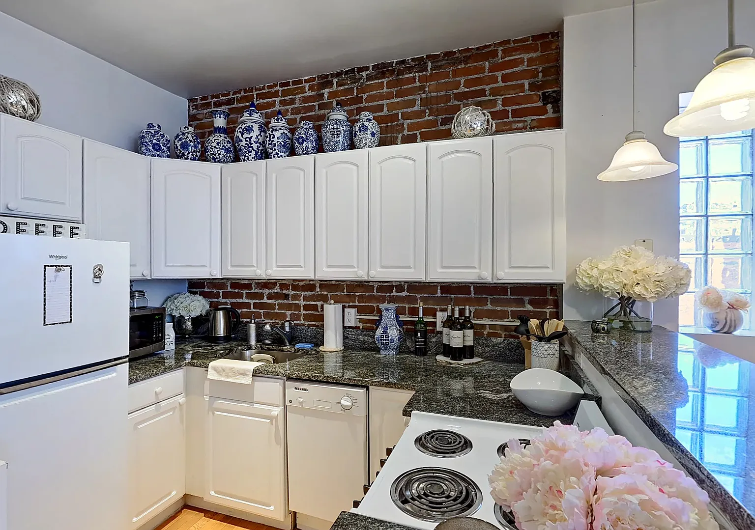 2 bed, 999 sqft, $3,695 — Photo 4