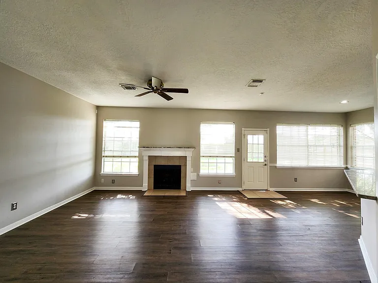 2412 N Mission Cir — Photo 15