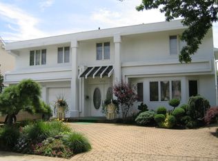 3272 Hewlett Ave, Merrick, NY 11566