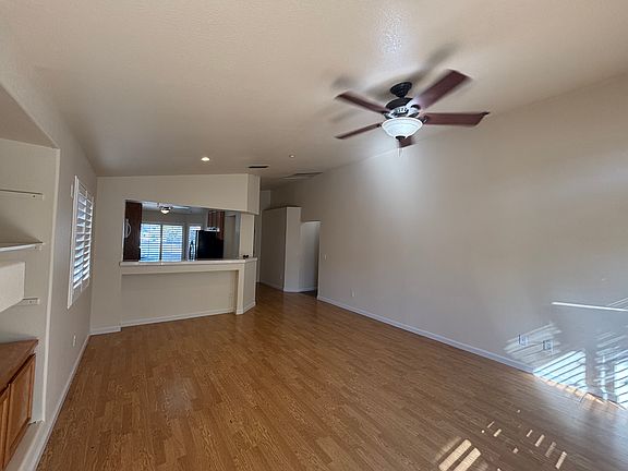 3rd image of 907 Farnham Ave