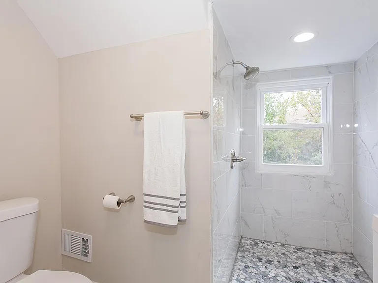 2389 3rd St — Photo 24