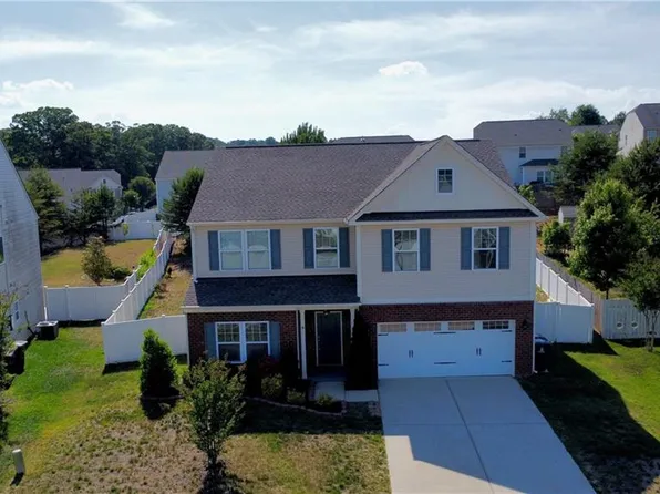 4120 Medina Ct, Pfafftown, NC 27040