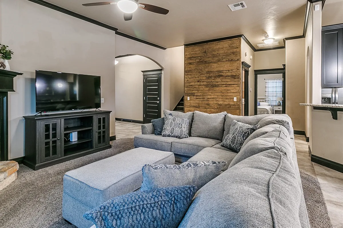 4 bed, 2288 sqft, $4,800 — Photo 1