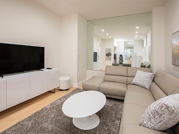 3rd image of 150 W 51st St APT 2106