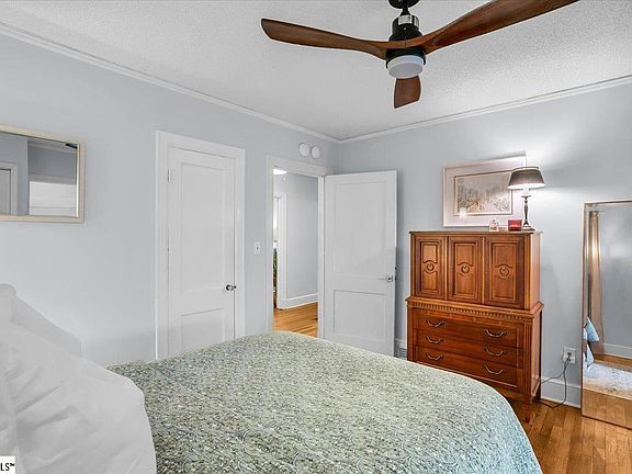 5th image of 145 Cambridge Cir