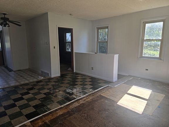 4th image of 161 Forest Ave