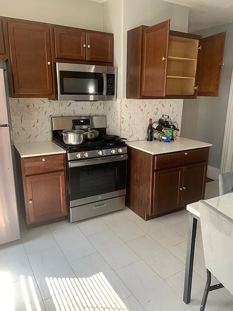 321 Weeden St #2