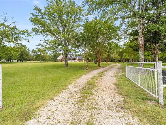 3rd image of 10495 Holly Creek Rd