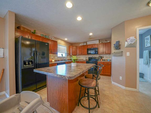 5th image of 207 Governors Ave