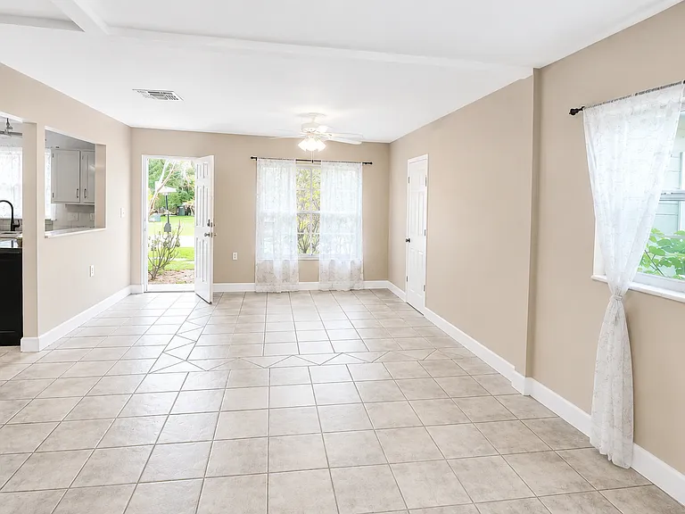 2904 Sanka Dr — Photo 3