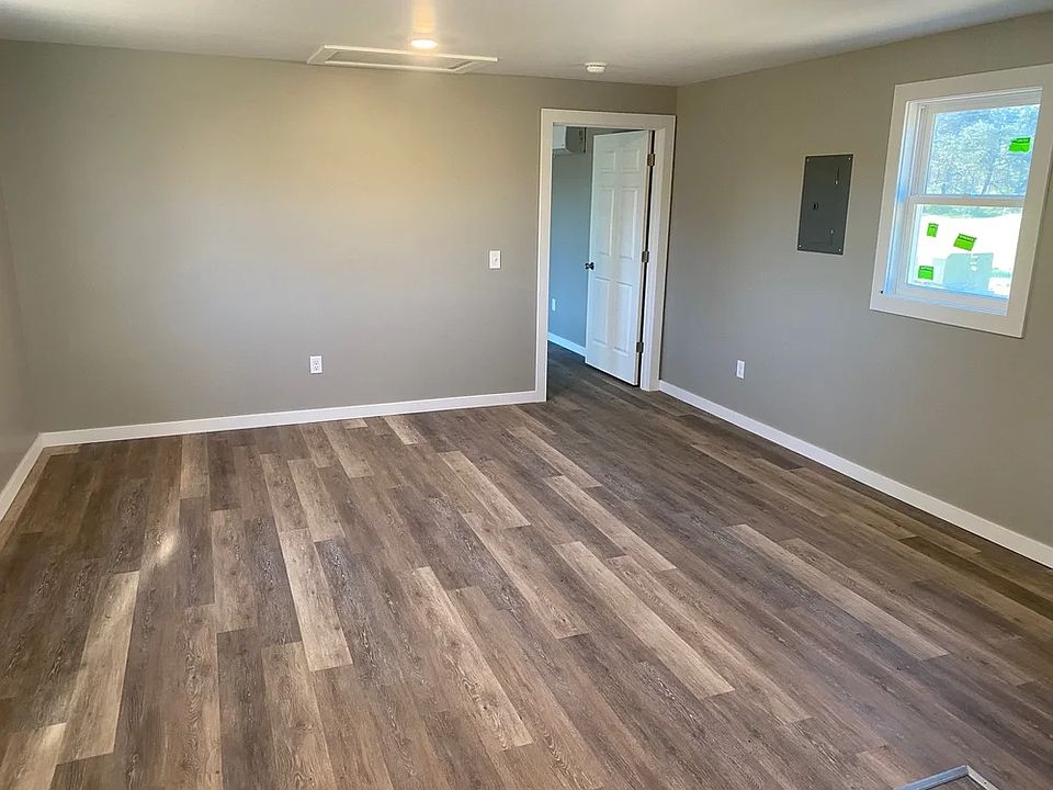 1st image of 4502 E 28th St
