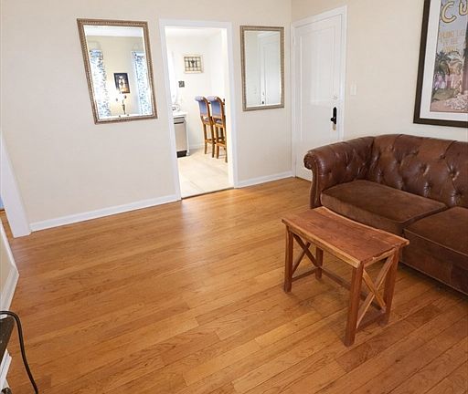 5th image of 32 Colony Rd #1-A