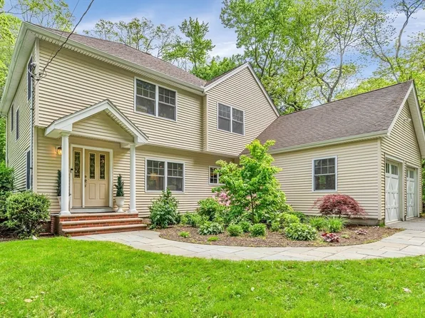 121 Shade St, Lexington, MA 02421