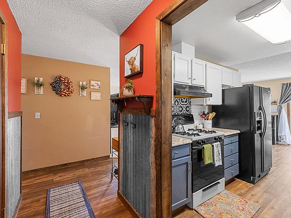4th image of 370 NE Mariposa Ave