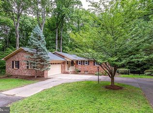 5225 Old Dominion Dr, Arlington, VA 22207