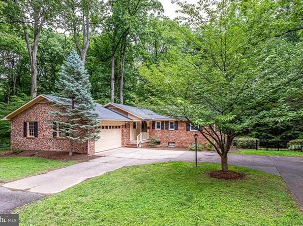 5225 Old Dominion Dr, Arlington, VA 22207