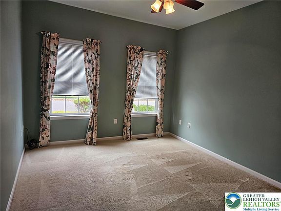 3rd image of 3060 Oak Hills Dr