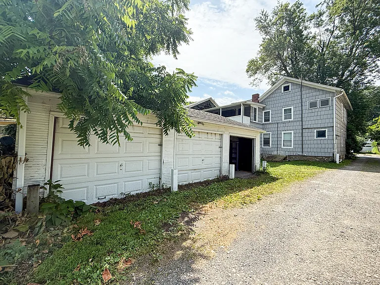 310 Farm St — Photo 11