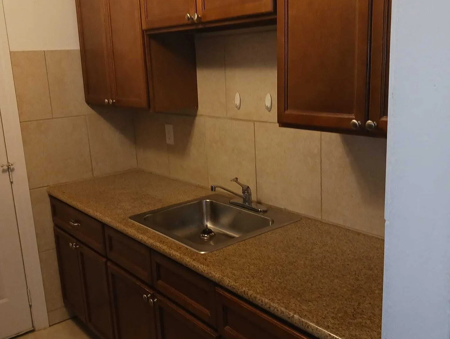 098 - 1432 Parkway Dr — Photo 3