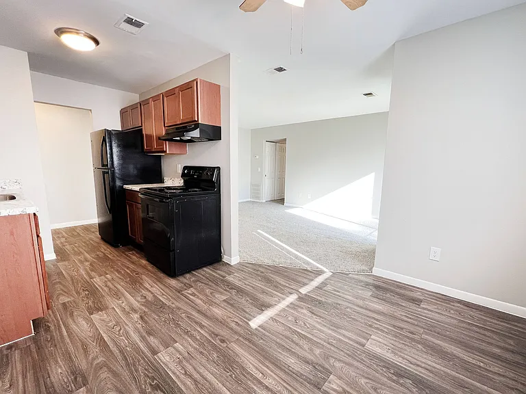 Sharondale Woods Apartments — Photo 94