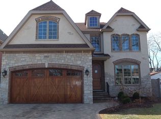 692 S Swain Ave, Elmhurst, IL 60126