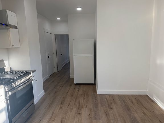 4th image of 217 E Saint James St #1