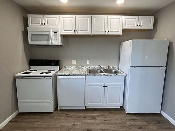 3rd image of 1413 S Broadway St #4