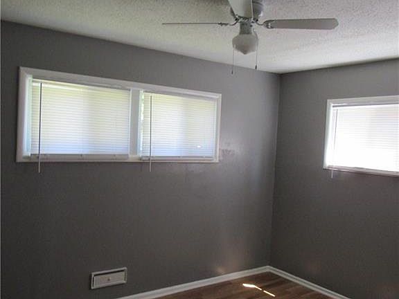 5th image of 11004 Cambridge Ave