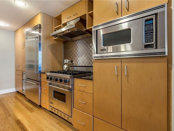 3rd image of 1120 E Kennedy Blvd Unit 313