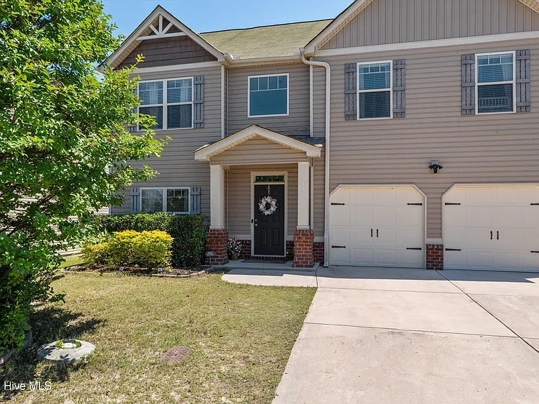 136 Sims Ct — Photo 4