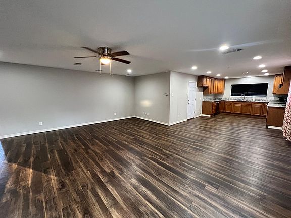 3rd image of 1616 Summer Place Cir