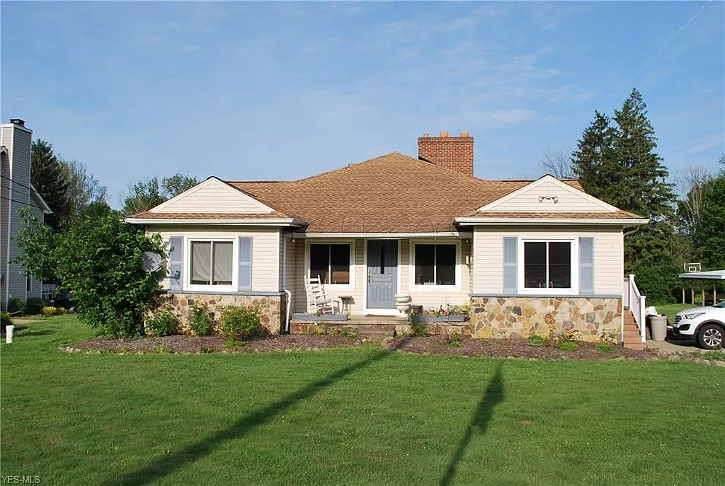 13535 Ravenna Rd photo 1