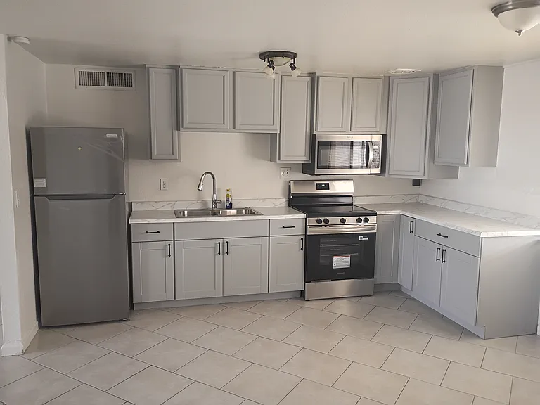 13402 N 42nd St — Photo 6