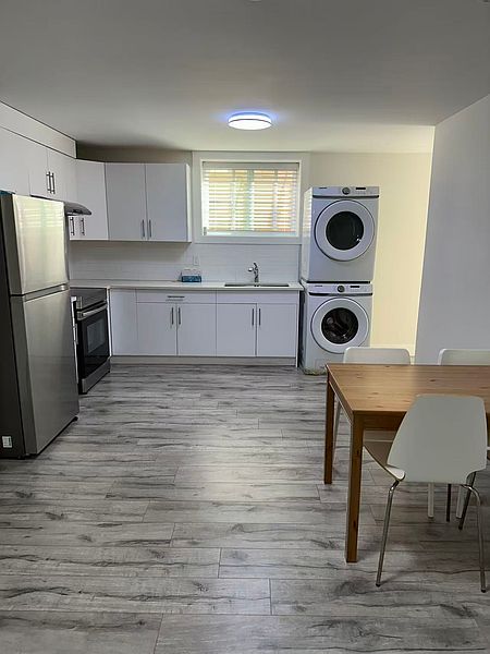 Surrey Apartment for rent - 2 Bedrooms — photo 3