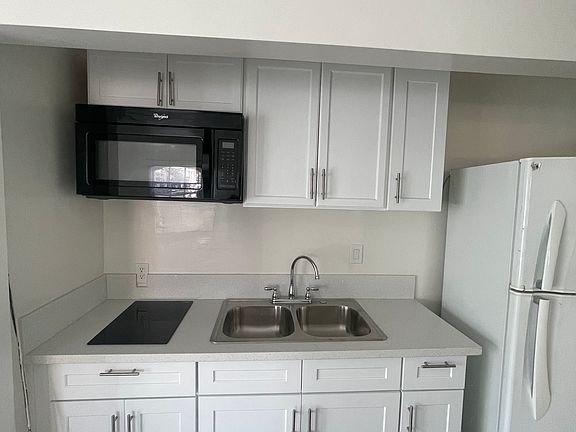 5th image of 3900 Ingraham St #0B-1Ba