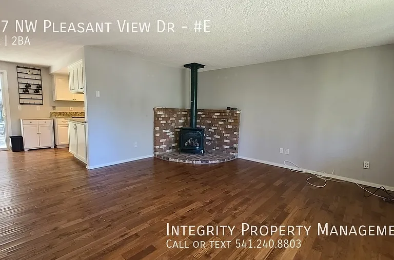 347 NW Pleasant View Dr #E — Photo 4