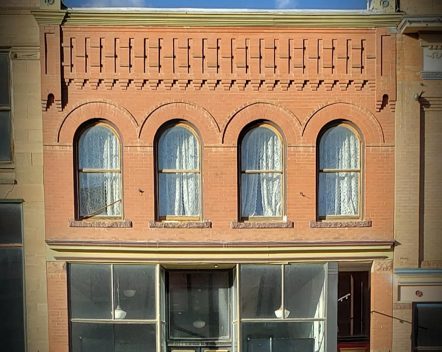 7 bed, 1600 sqft, $1,800 — Photo 1
