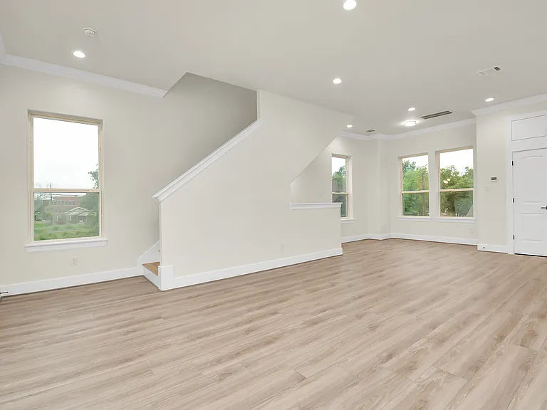 2107 Saint Charles St — Photo 11